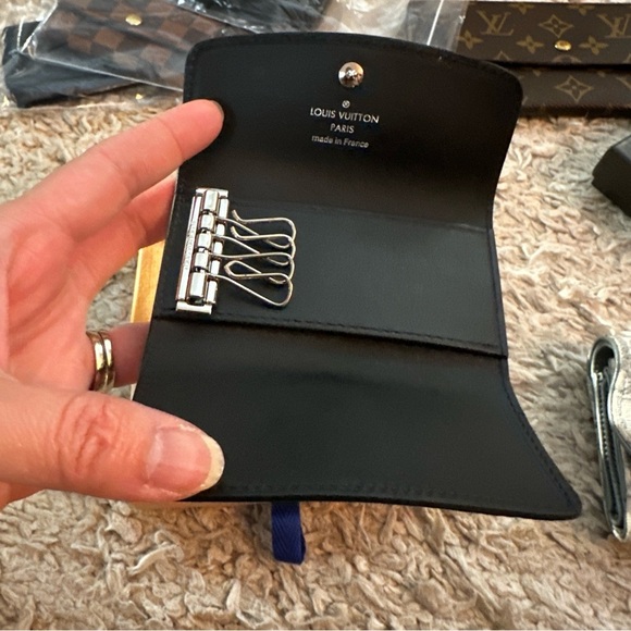Louis Vuitton Black Mahina Key Holder - Picture 5 of 9
